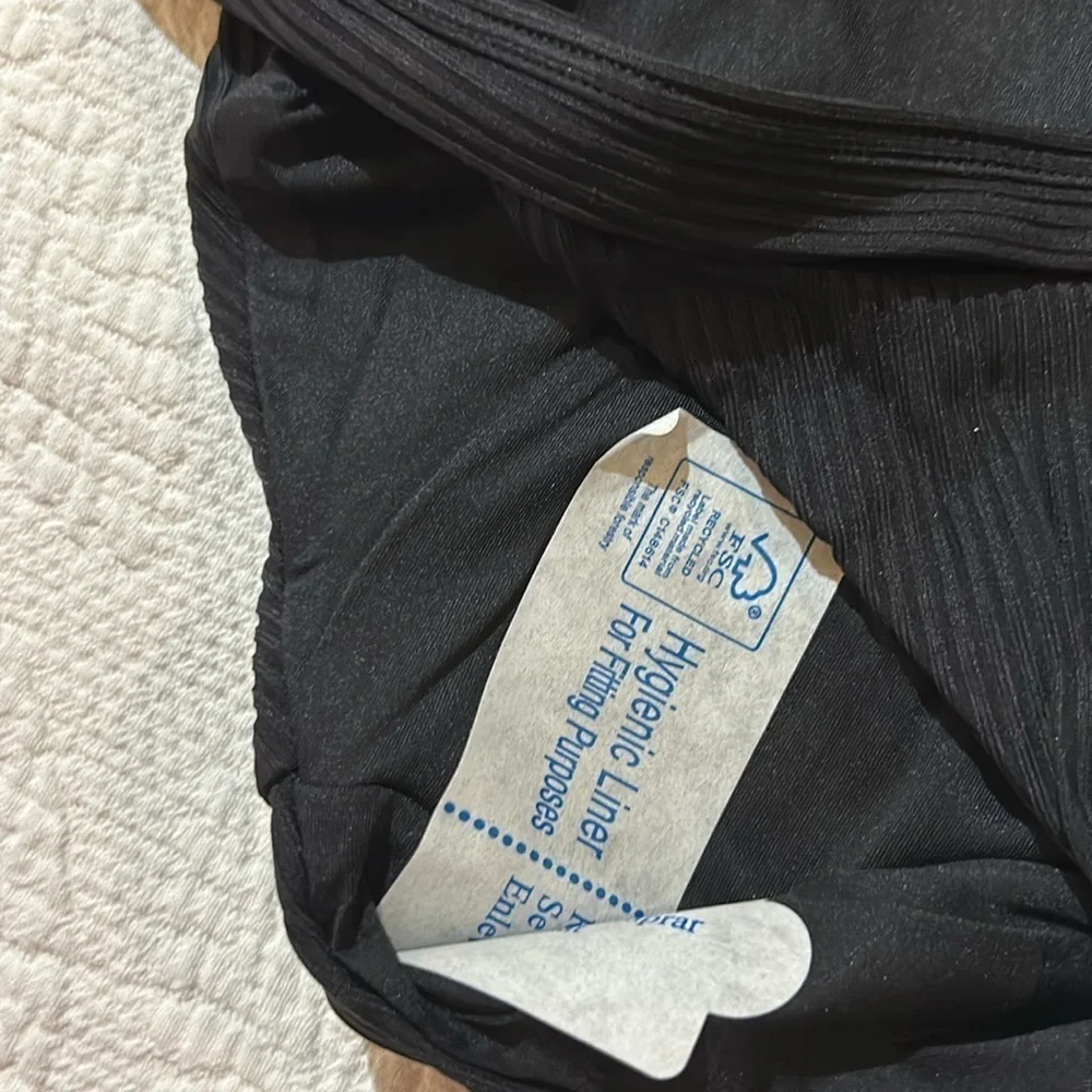 Andie Banded Cheeky Bottom. NWT. Medium